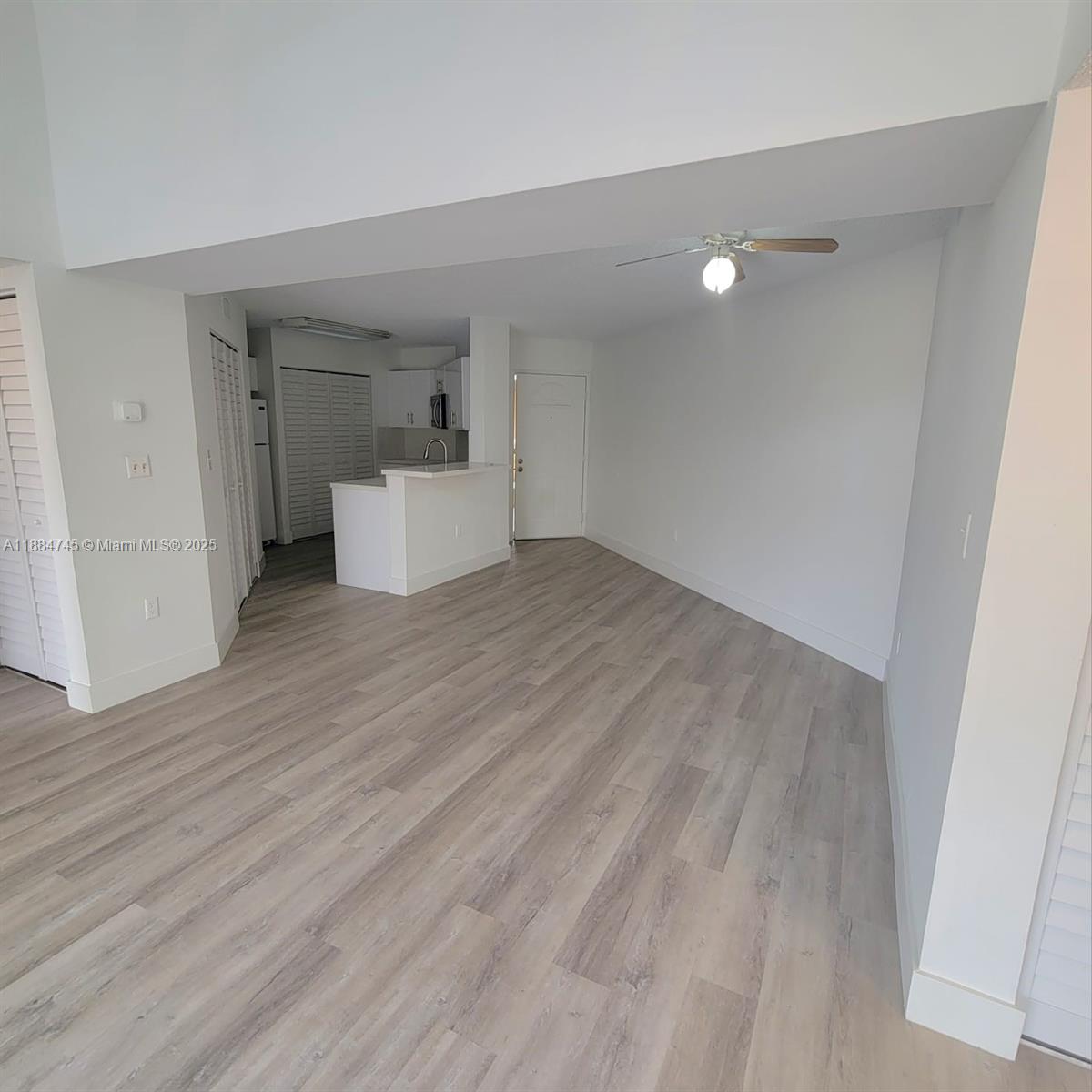 MEDITERRANEAN VILLAS COND - Residential Lease