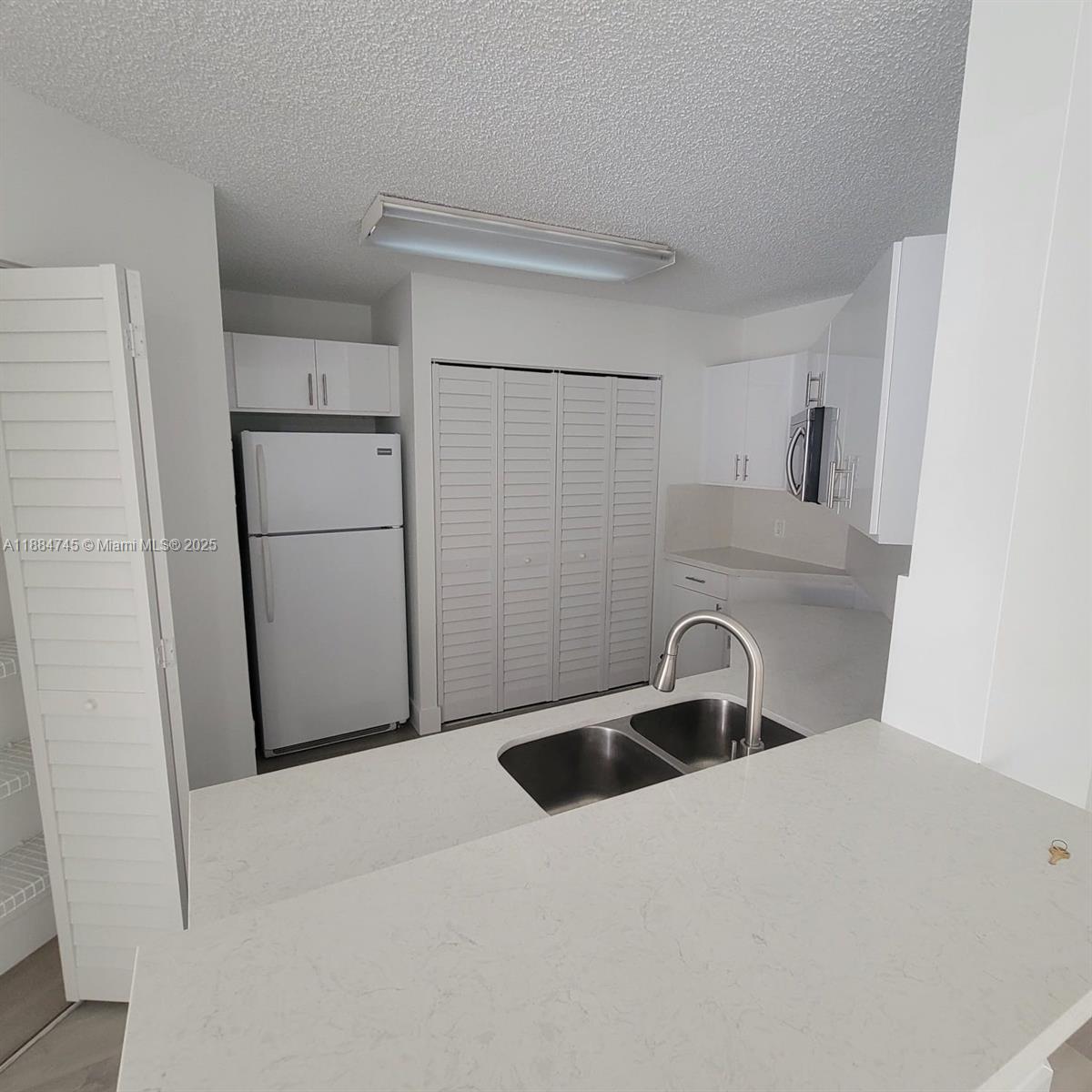 MEDITERRANEAN VILLAS COND - Residential Lease