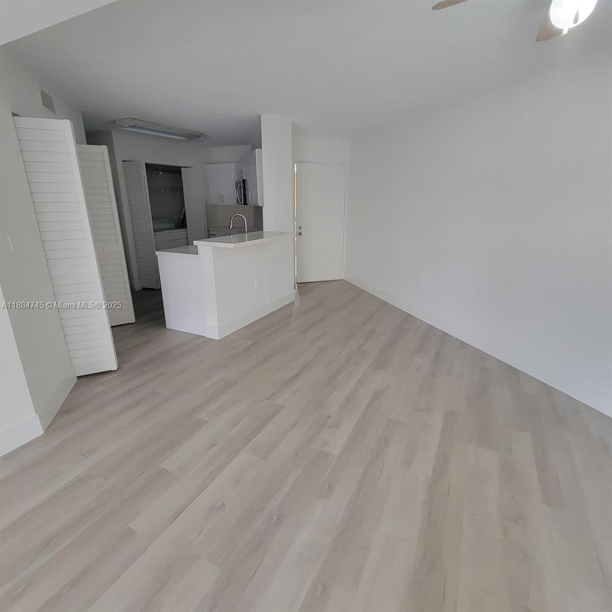 MEDITERRANEAN VILLAS COND - Residential Lease