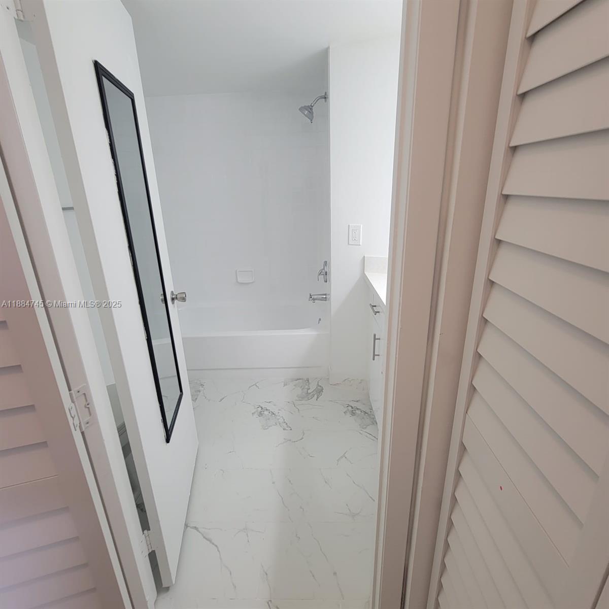 MEDITERRANEAN VILLAS COND - Residential Lease