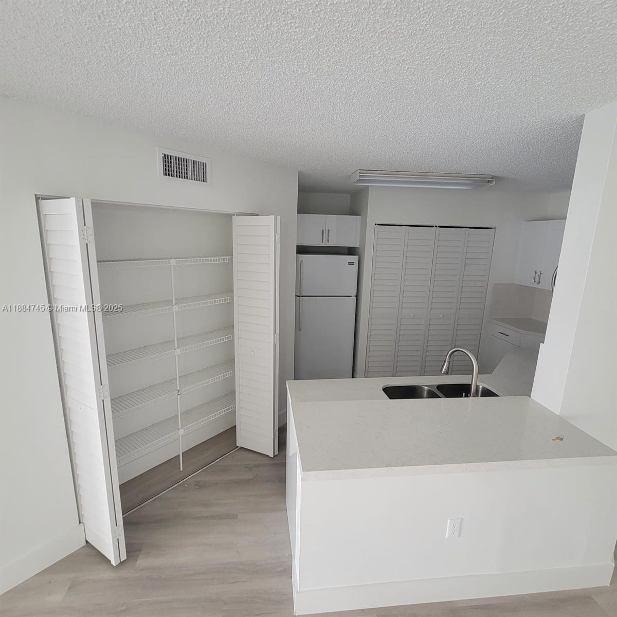 MEDITERRANEAN VILLAS COND - Residential Lease