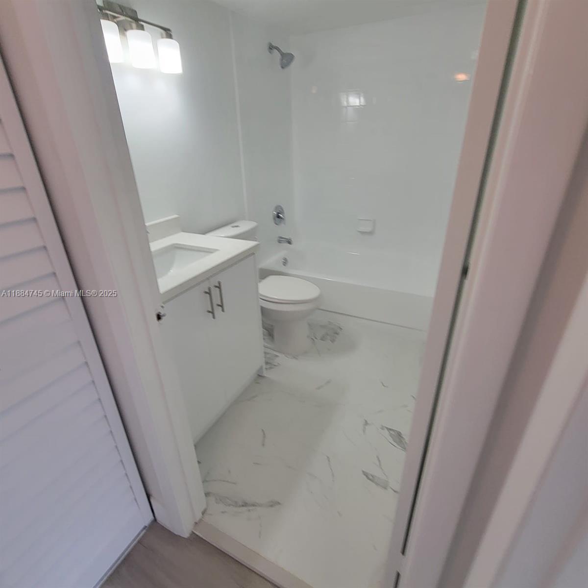 MEDITERRANEAN VILLAS COND - Residential Lease