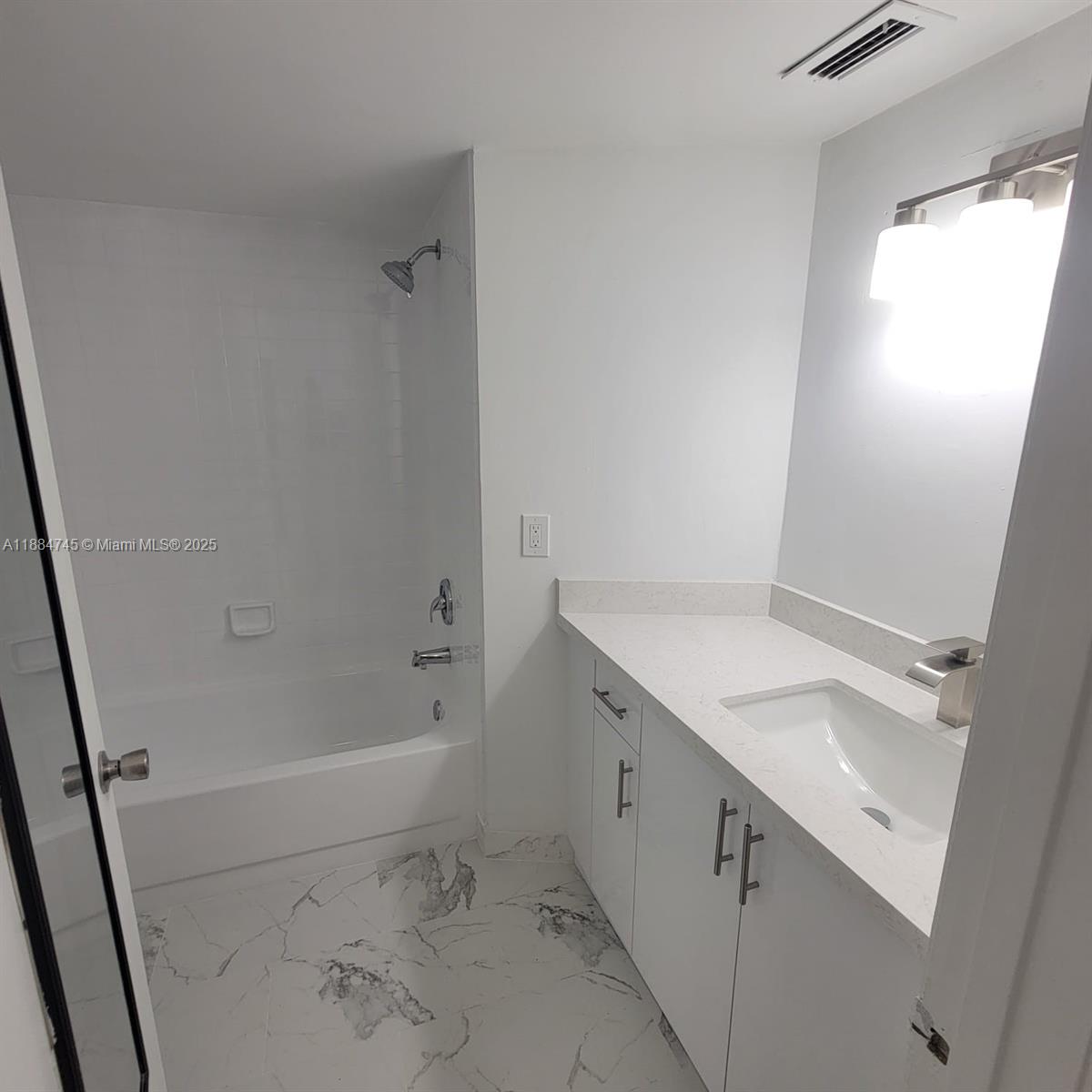 MEDITERRANEAN VILLAS COND - Residential Lease