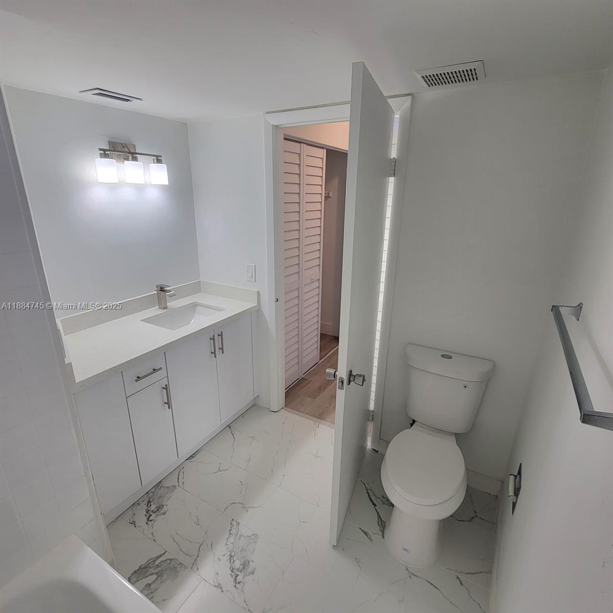 MEDITERRANEAN VILLAS COND - Residential Lease