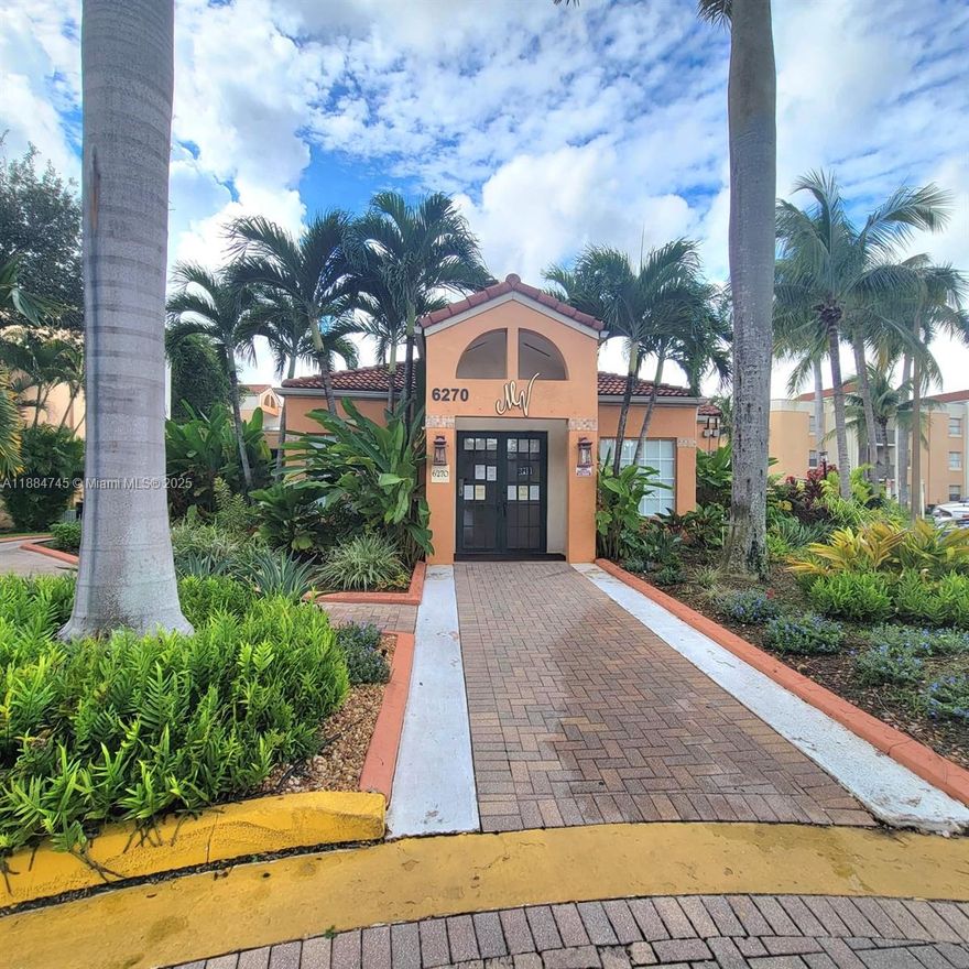 Beautiful 2/2 apartment on the 3rd floor (no elevator). Recently remodeled floors, brand-new stove and kitchen. Unit includes 2 assigned parking spaces. Community offers pool and gym in full use. Pet-friendly! Fast approval process. The condominium will soon feature new exterior painting and improvements. Don’t miss this great opportunity!