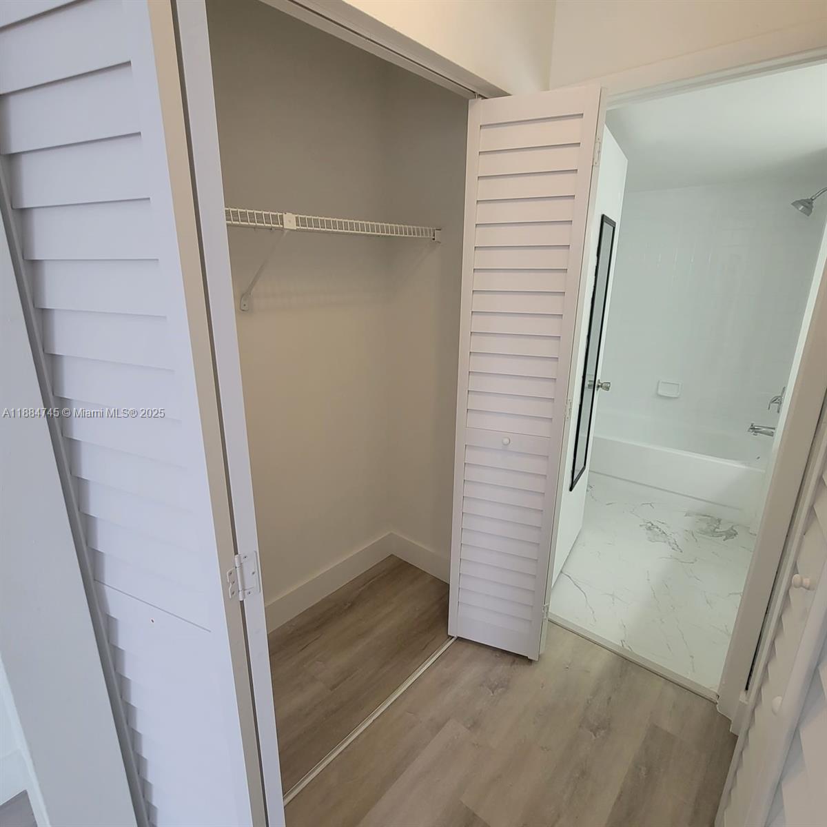 MEDITERRANEAN VILLAS COND - Residential Lease