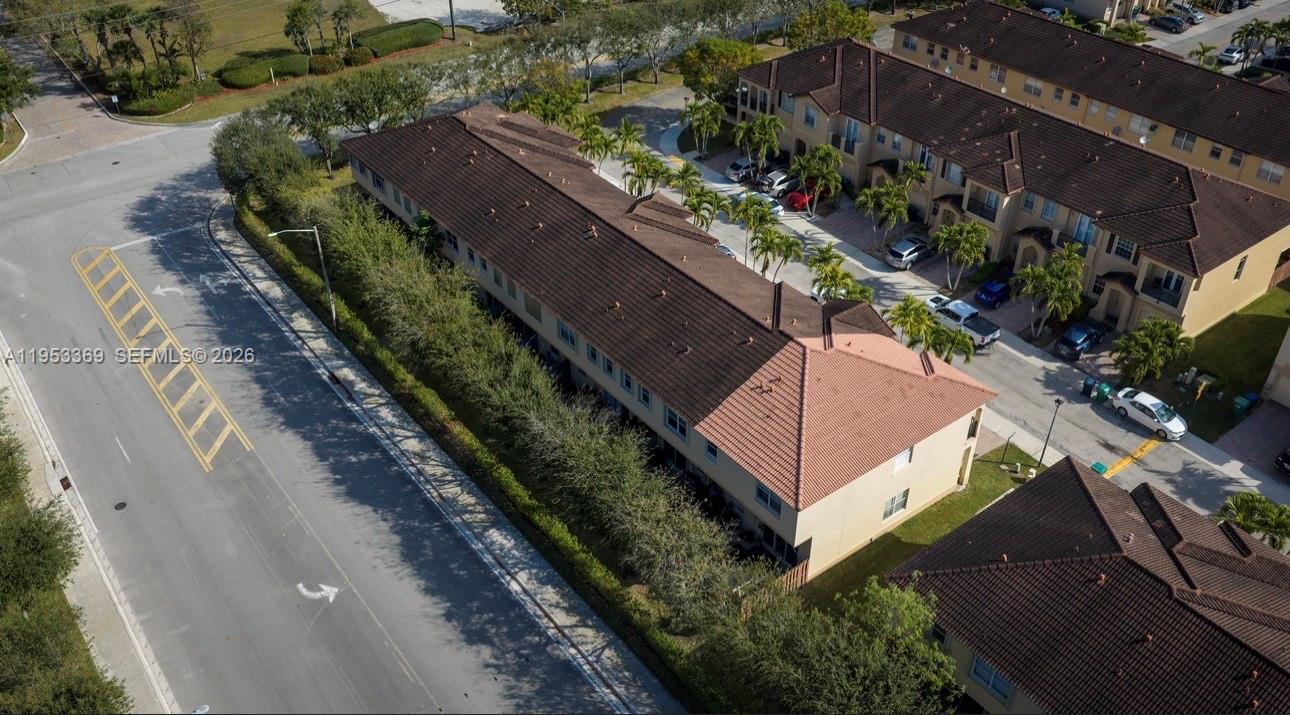 COURTS AT TUSCANY - Residential