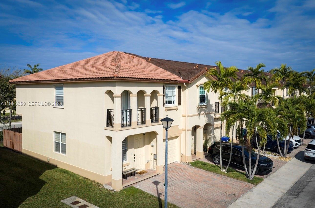 COURTS AT TUSCANY - Residential