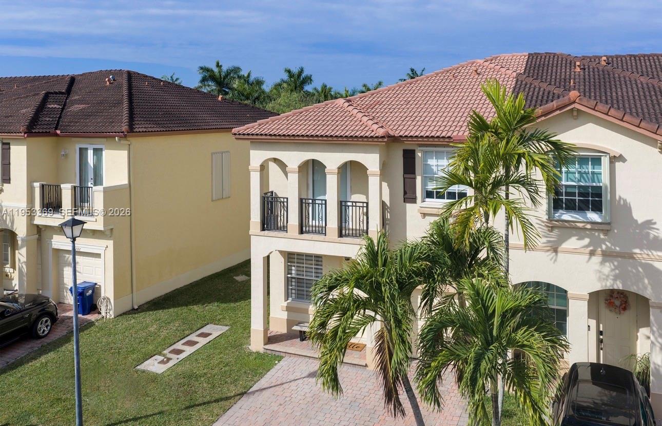 COURTS AT TUSCANY - Residential