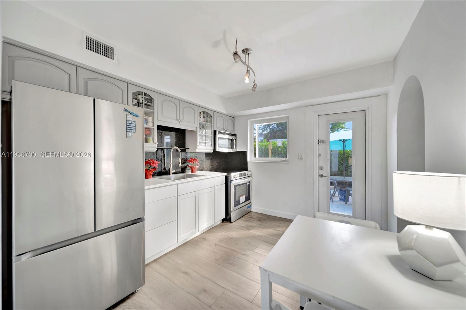 POMPANO ISLES - Residential