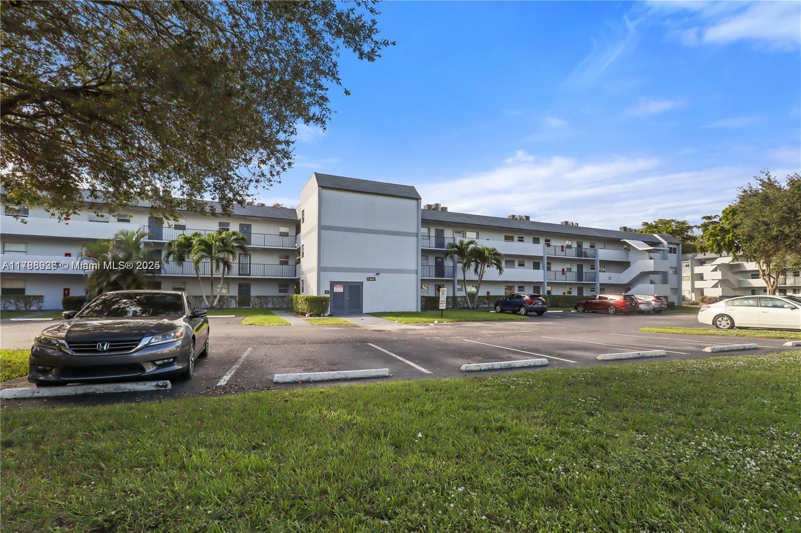 8421 Lagos De Campo Blvd 307T, Tamarac, Broward County, Florida - 2 Bedrooms  
2 Bathrooms - 
