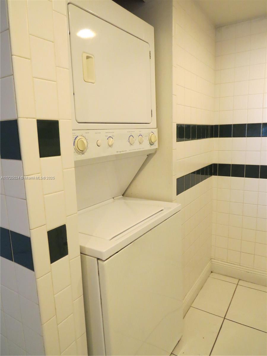 Rental Property at 10090 Nw 80 Ct 1203, Hialeah Gardens, Miami-Dade County, Florida - Bedrooms: 2 
Bathrooms: 2  - $2,100 MO.