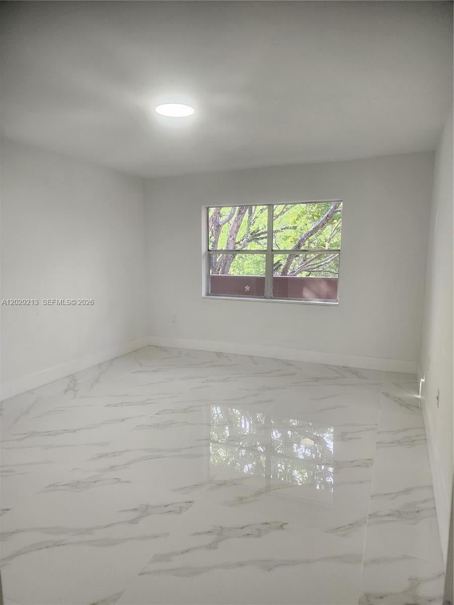 1205 Mariposa Ave 304