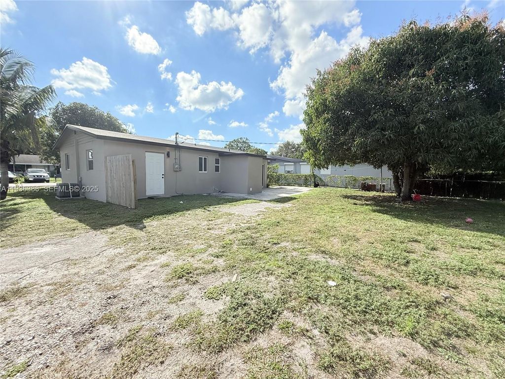 Photo of 7821 NW 30th St, Davie, FL 33024 (MLS # A11936388)