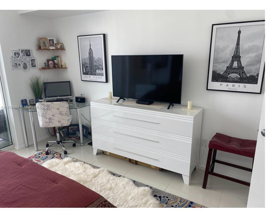 VIZCAYNE NORTH CONDO - Residential