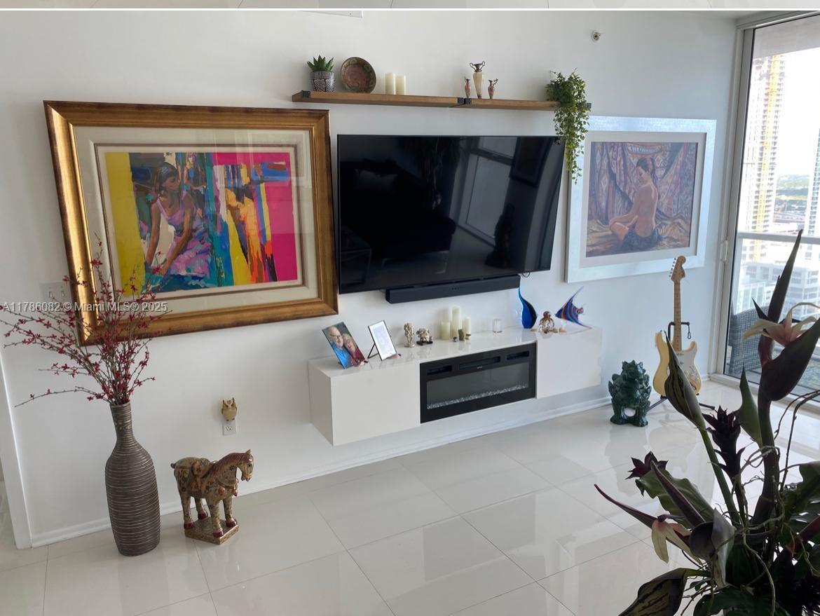 VIZCAYNE NORTH CONDO - Residential