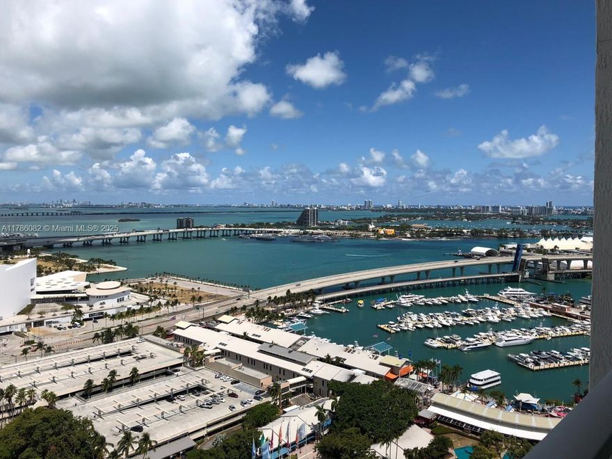 Beautifully decorated furnished Unit . 1 bedroom and 1 bathroom with a balcony . located in the heart of Miami, features panoramic views of the Downtown Miami skyline and bay. Apartment features include stainless steel appliances , washer dryer , and 1 assigned parking and additional space . close to the shopping centers and near by from Bayfront Park , Bayside Marketplace & Marina. It's walking distance to Museums and Art center. Minutes driving time to Miami South Beach and Port of Miami. Easy Access to I95 and 10 minutes /8 miles drive to Miami Airport (MIA) . Owner can consider option for the short term lease.