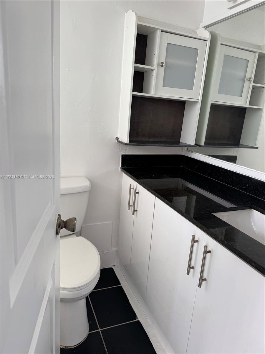 BAYSHORE YACHT & TENNIS C - Residential