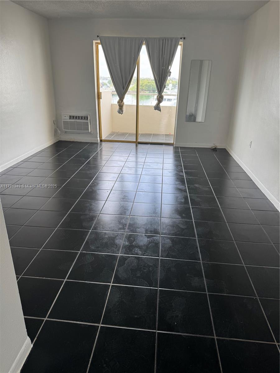BAYSHORE YACHT & TENNIS C - Residential