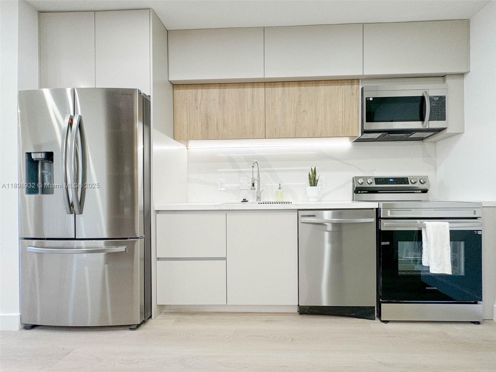 BISCAYNE HIGHLANDS - Residential