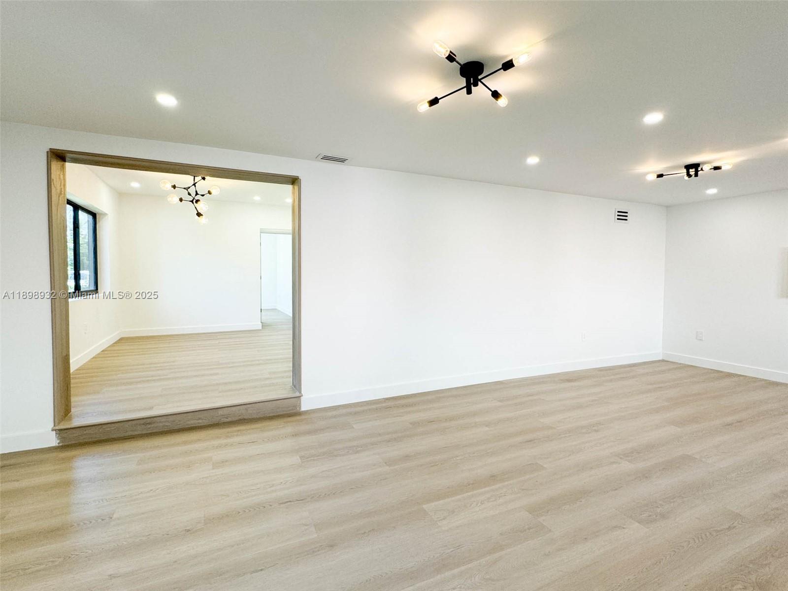 BISCAYNE HIGHLANDS - Residential