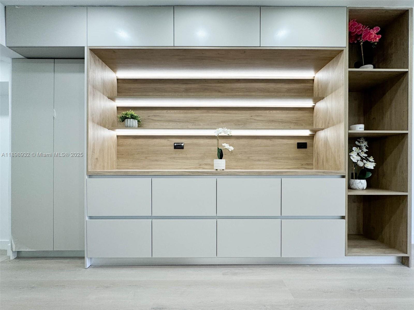 BISCAYNE HIGHLANDS - Residential