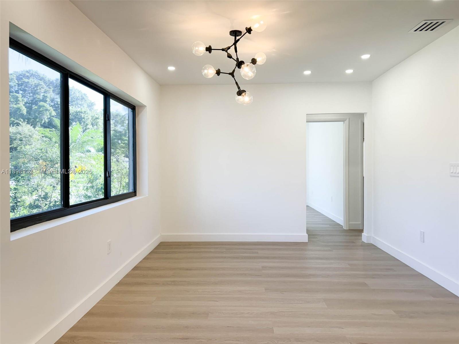 BISCAYNE HIGHLANDS - Residential