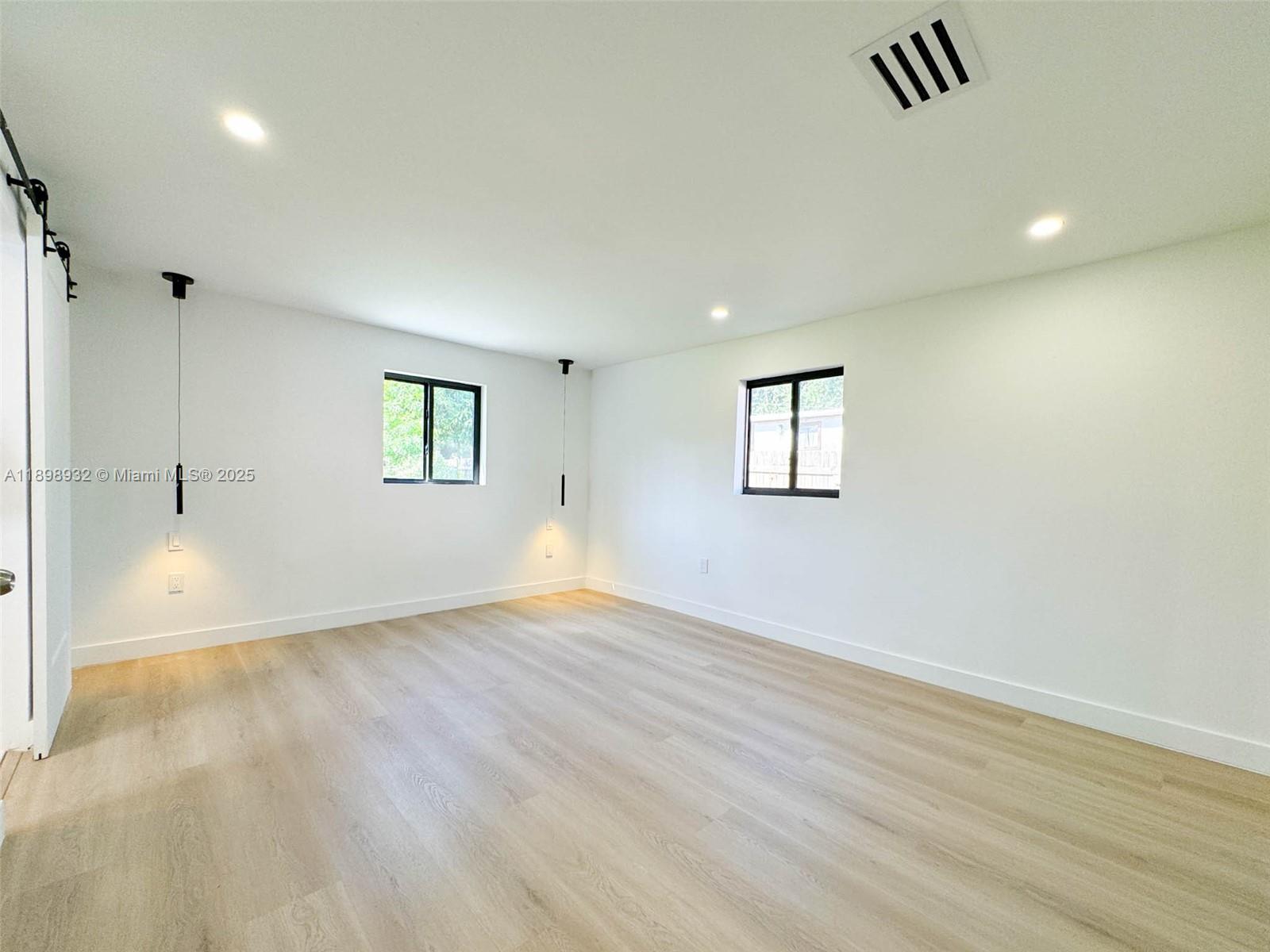 BISCAYNE HIGHLANDS - Residential