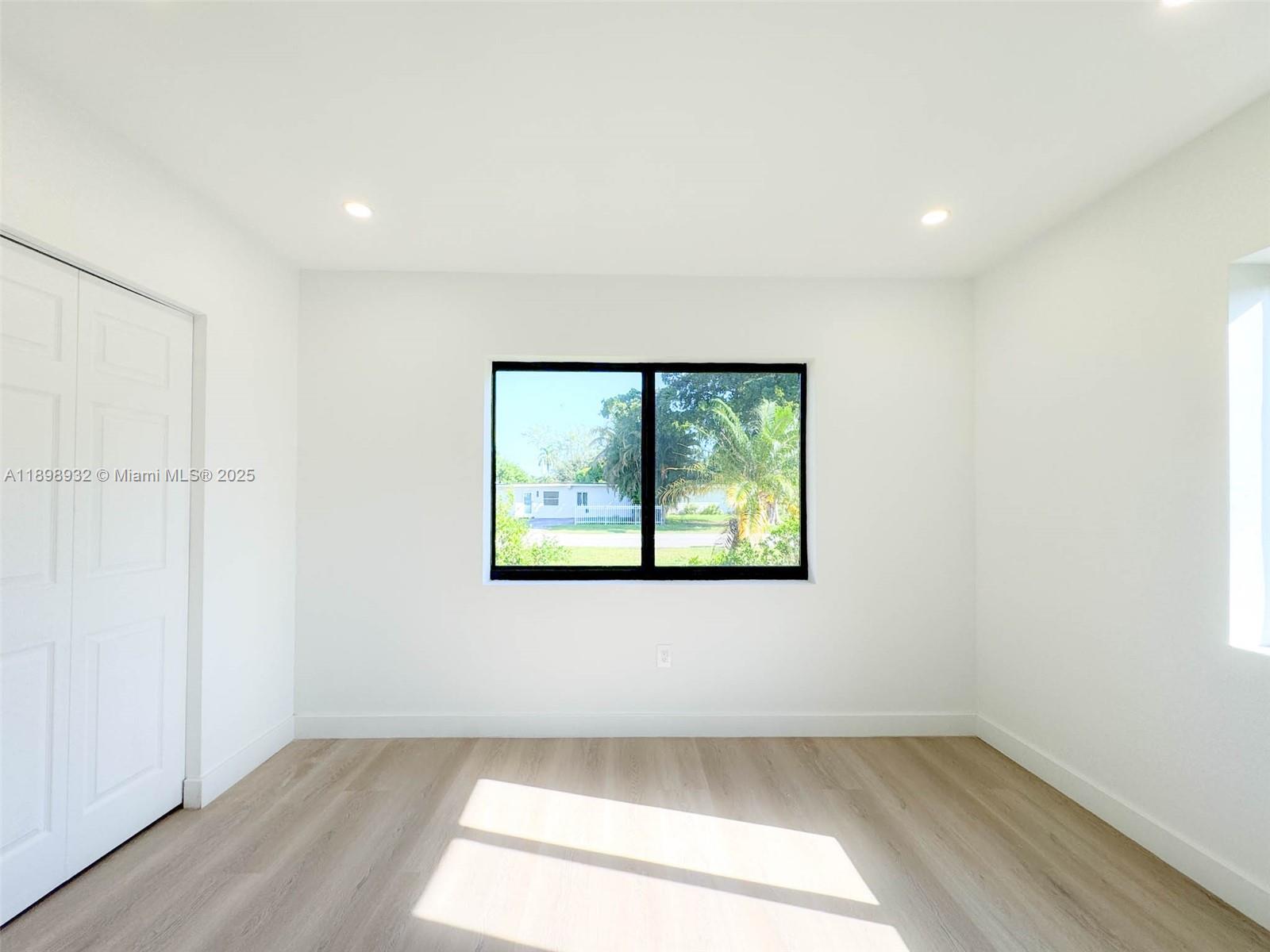BISCAYNE HIGHLANDS - Residential