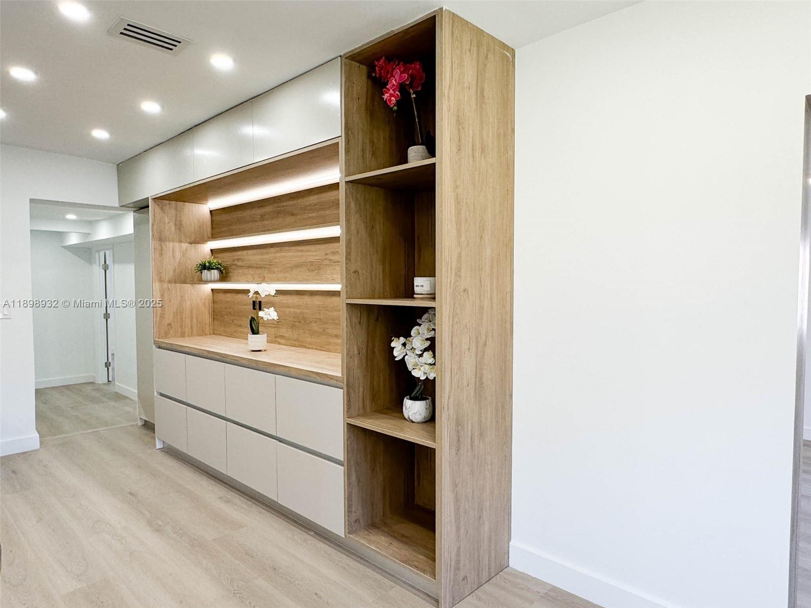 BISCAYNE HIGHLANDS - Residential