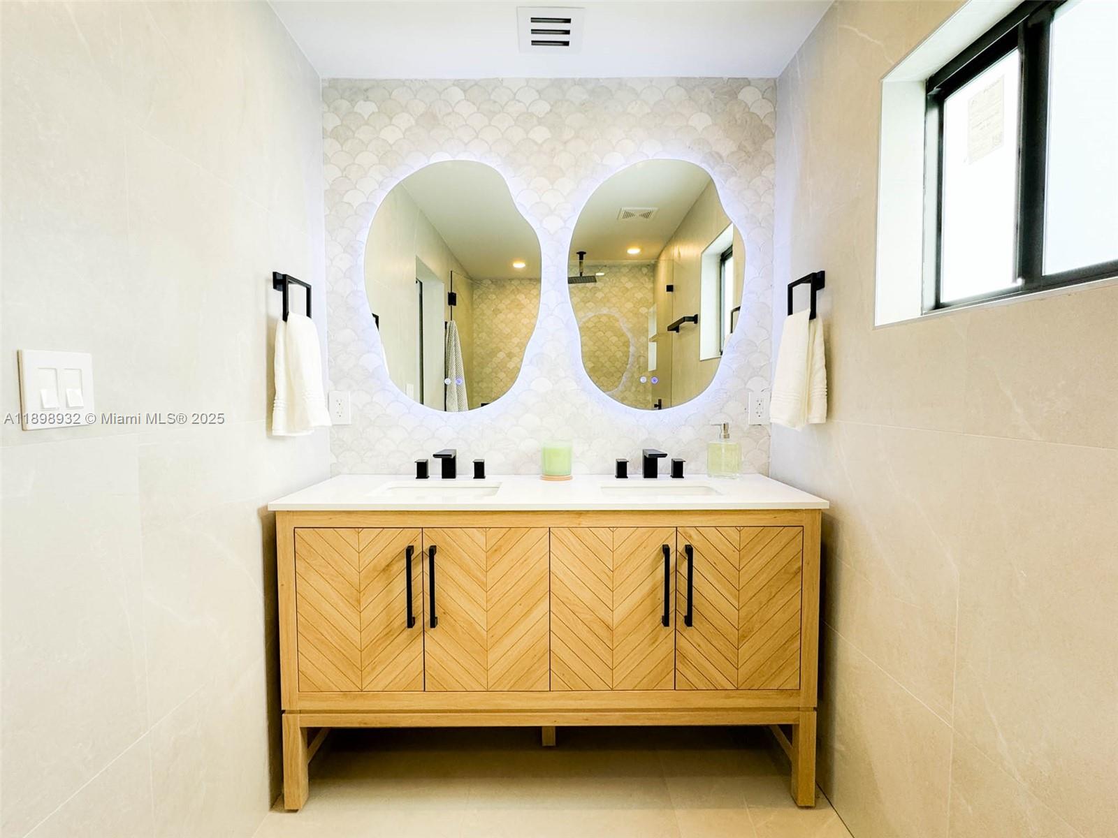 BISCAYNE HIGHLANDS - Residential