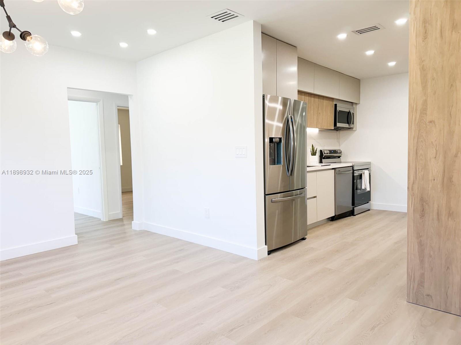 BISCAYNE HIGHLANDS - Residential