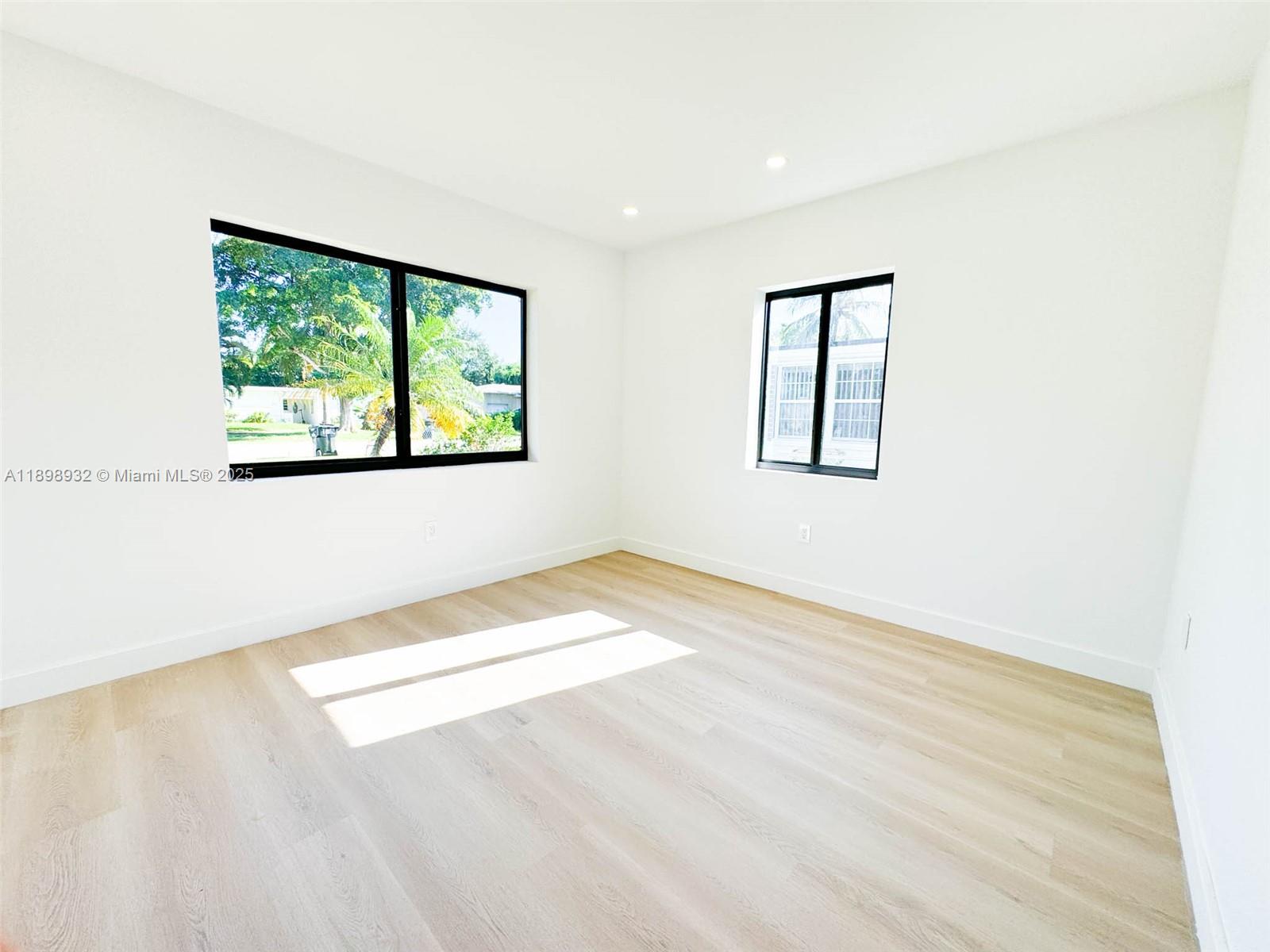 BISCAYNE HIGHLANDS - Residential