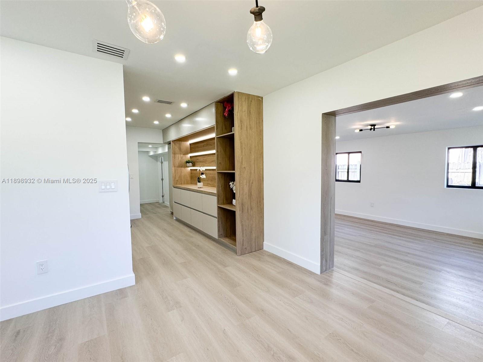 BISCAYNE HIGHLANDS - Residential