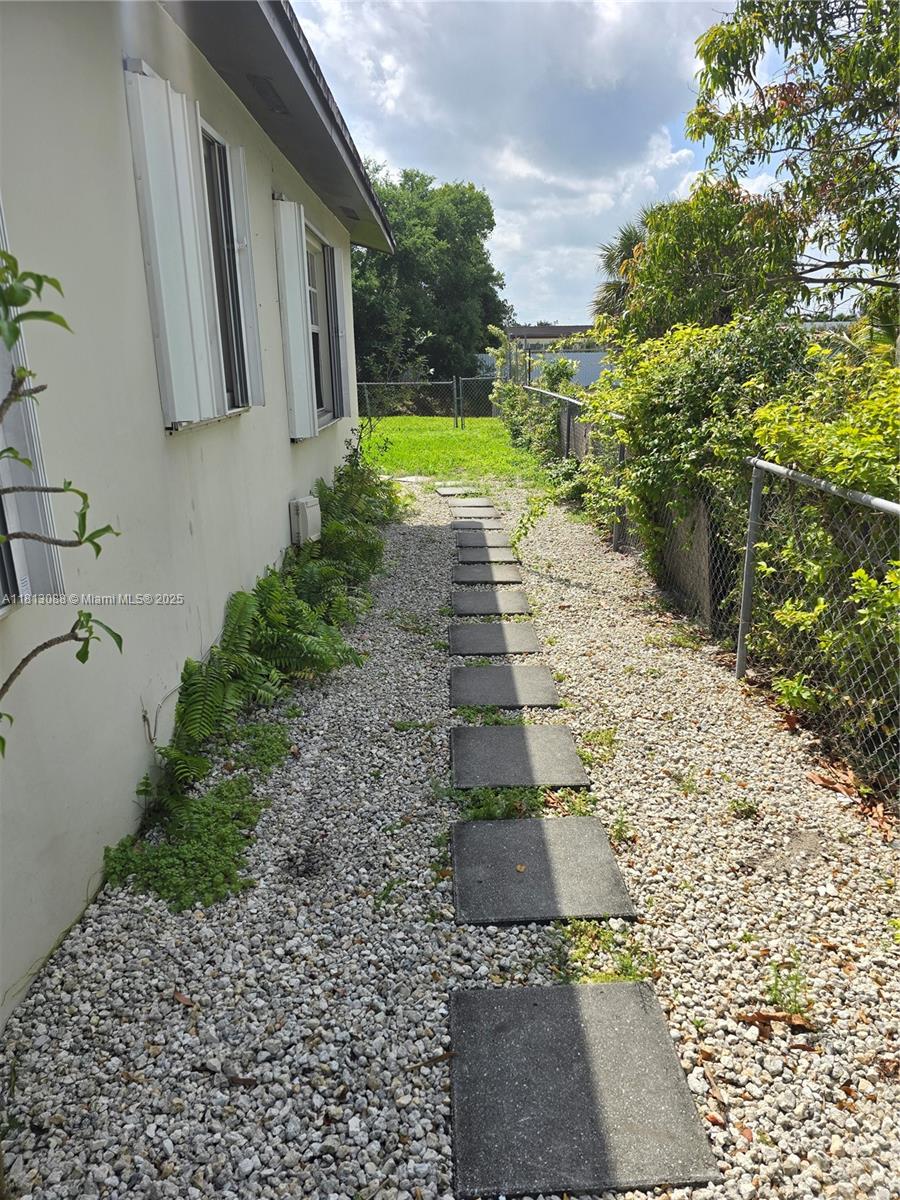 CAROL CITY RED ROAD MANOR - Residential Lease