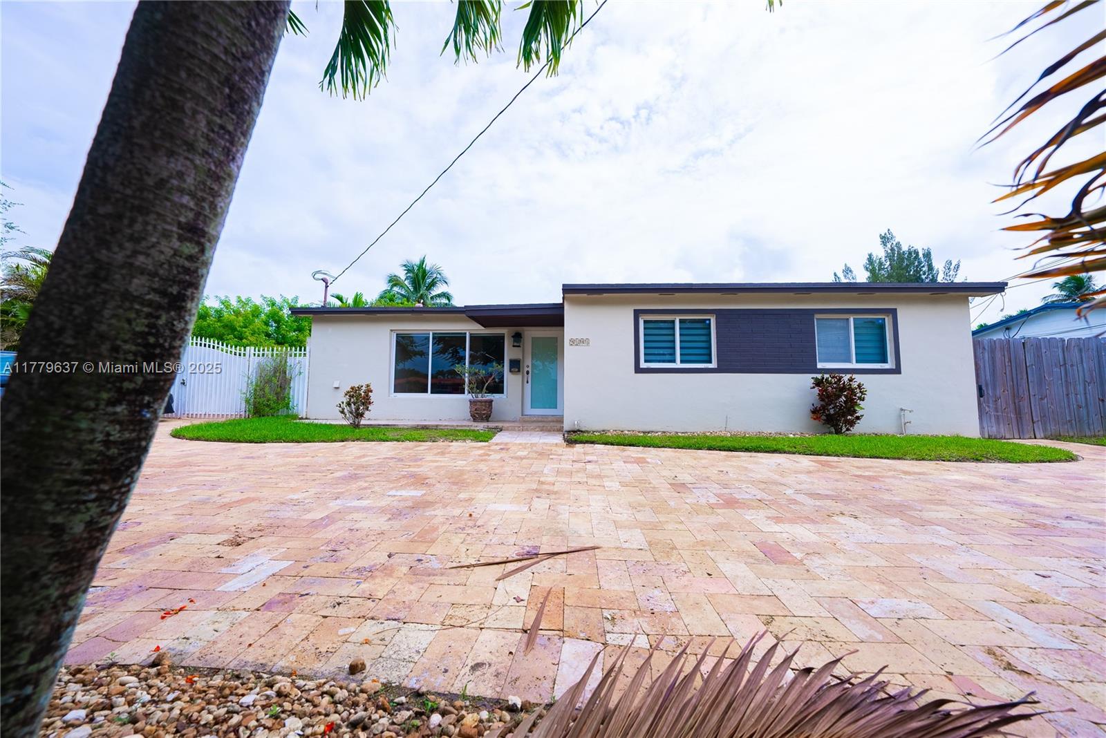 Rental Property at 9101 Sw 16th St, Miami, Broward County, Florida - Bedrooms: 3 
Bathrooms: 3  - $4,500 MO.