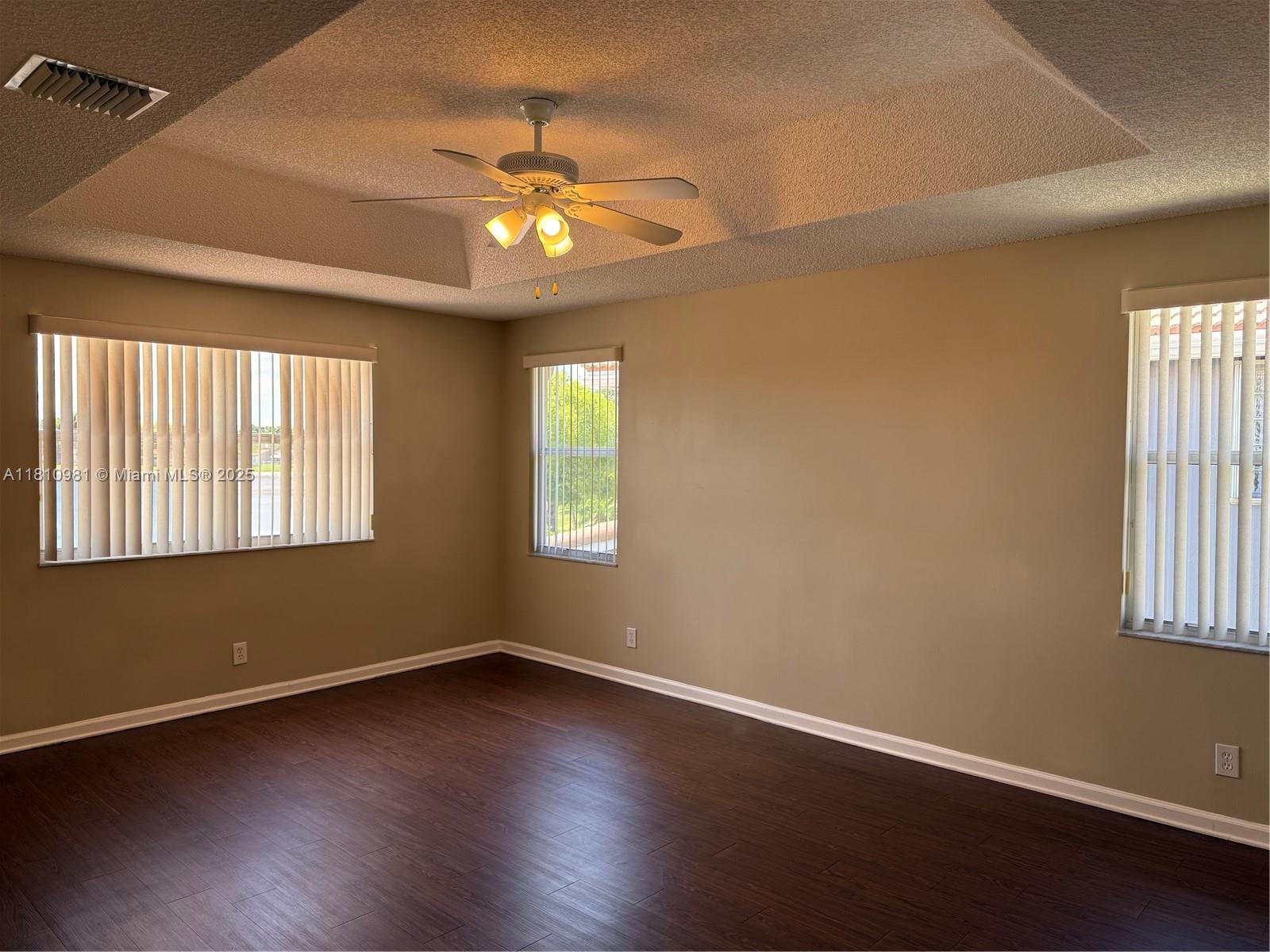 LIBERTY ISLES - Residential
