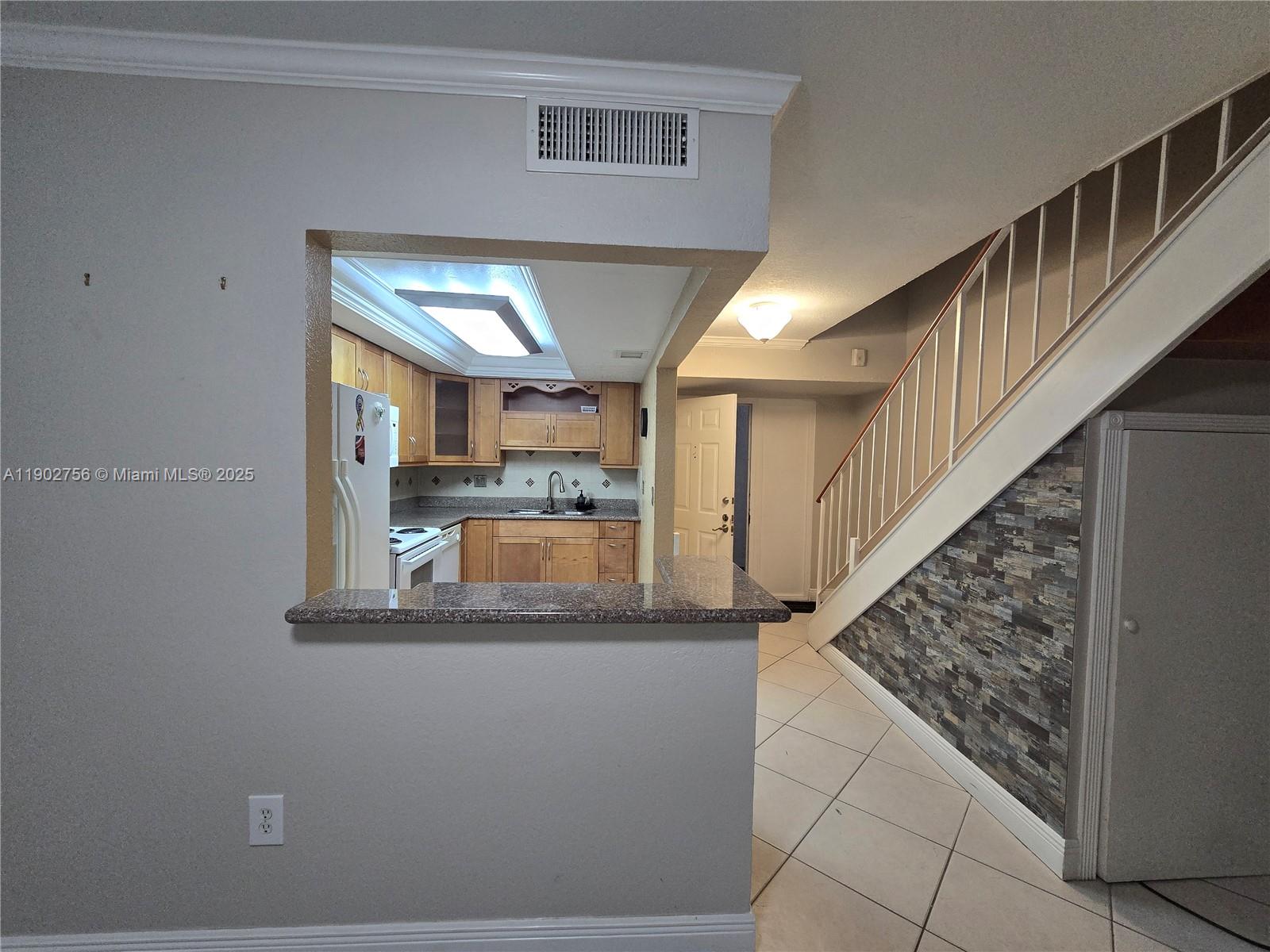 THE BEACH CLUB FONTAINEBL - Residential Lease