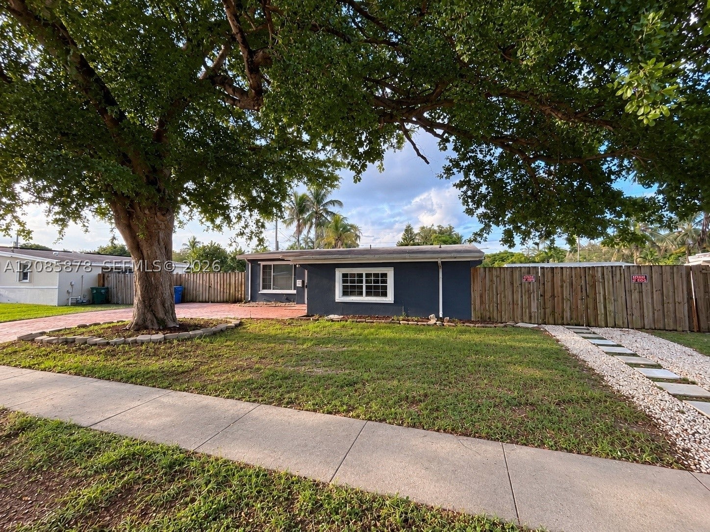 6541 SW 5th St, Pembroke Pines, FL, 33023/$579,900 1 6541 SW 5th St