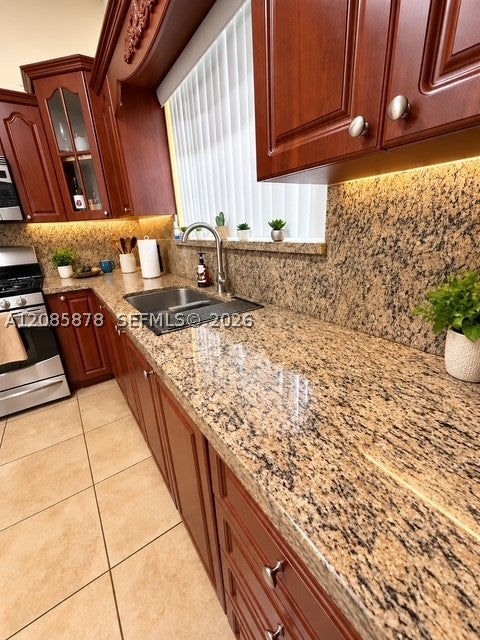 6541 SW 5th St, Pembroke Pines, FL, 33023/$579,900 3 6541 SW 5th St