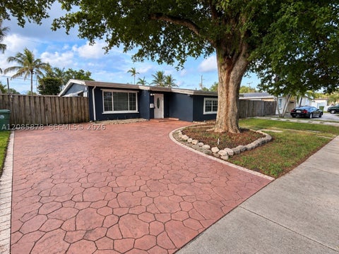 Photo of 6541 SW 5th St, Pembroke Pines, FL 33023 (MLS # A12085878)