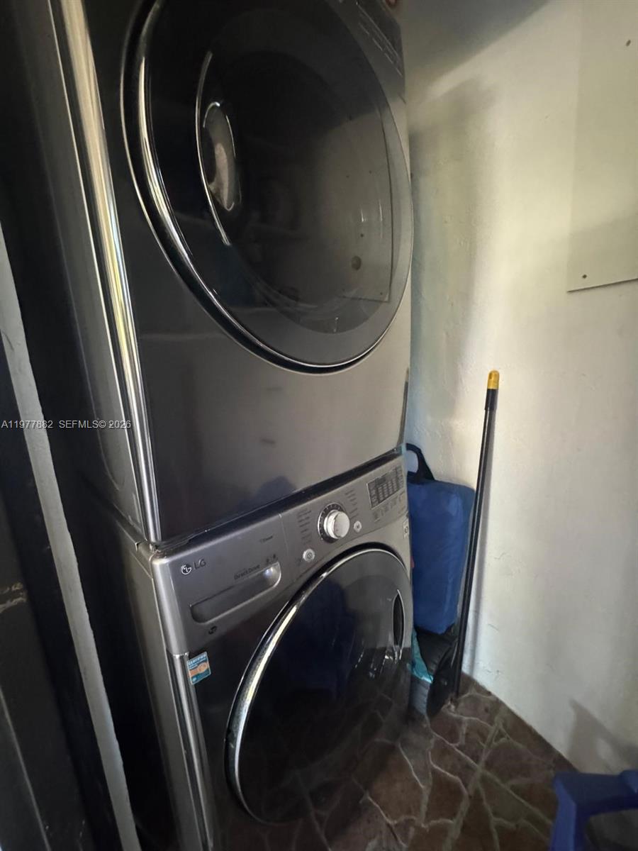 SHERIDAN BY THE BEACH CON - Residential