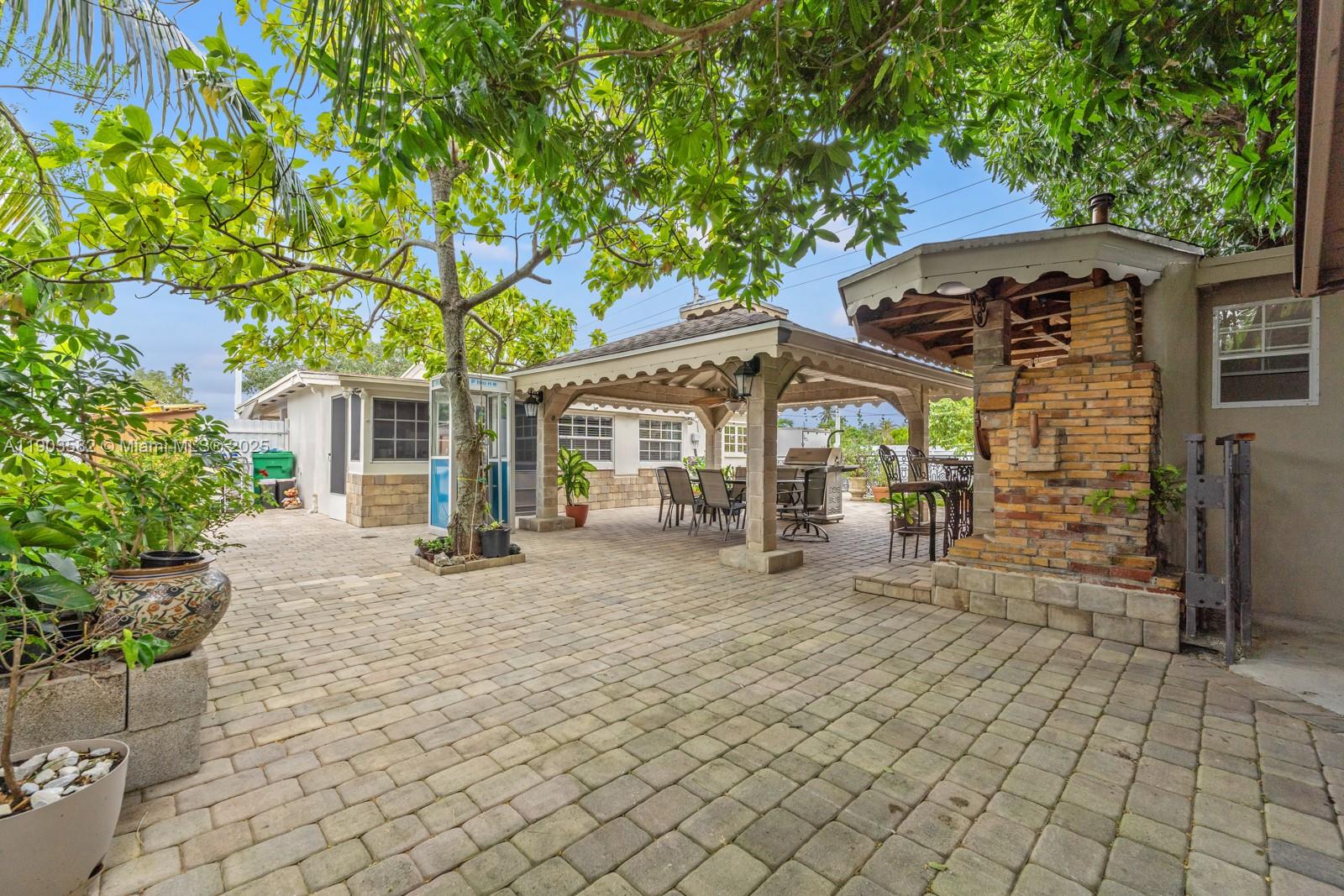 PALM LANE HOMES IN MIRAMA - Residential