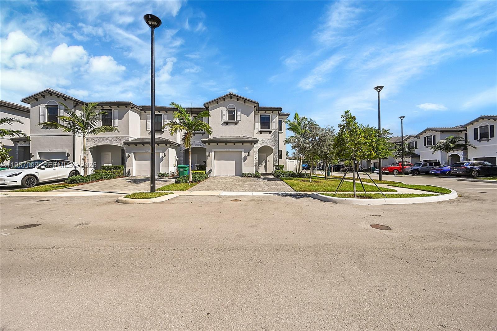 VISTA LAGO - Residential