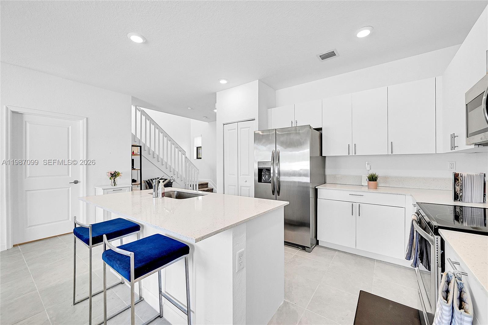 VISTA LAGO - Residential