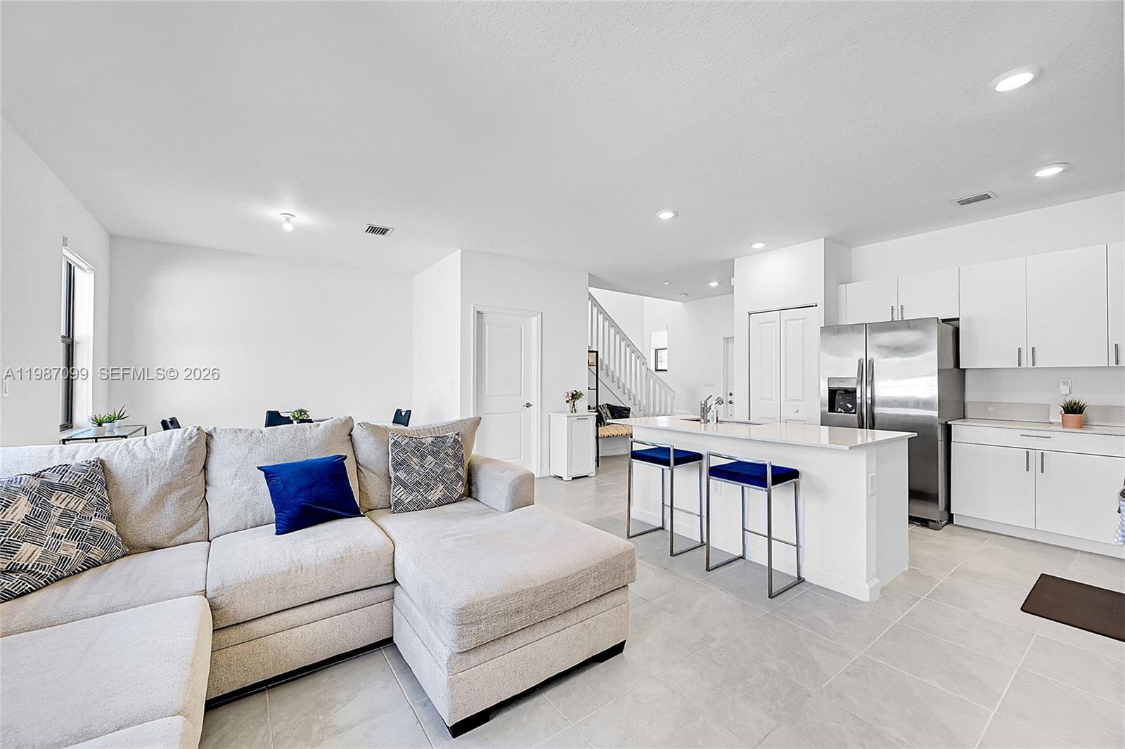 VISTA LAGO - Residential