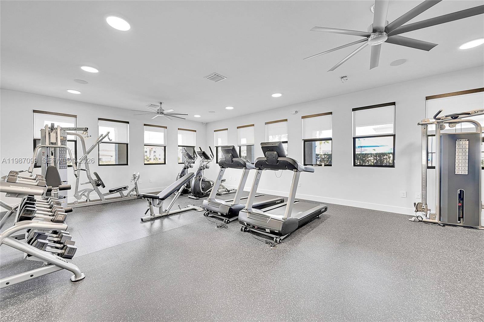 VISTA LAGO - Residential