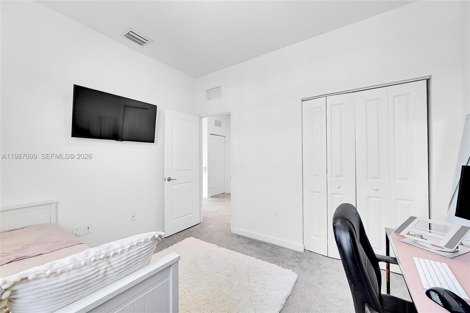 VISTA LAGO - Residential