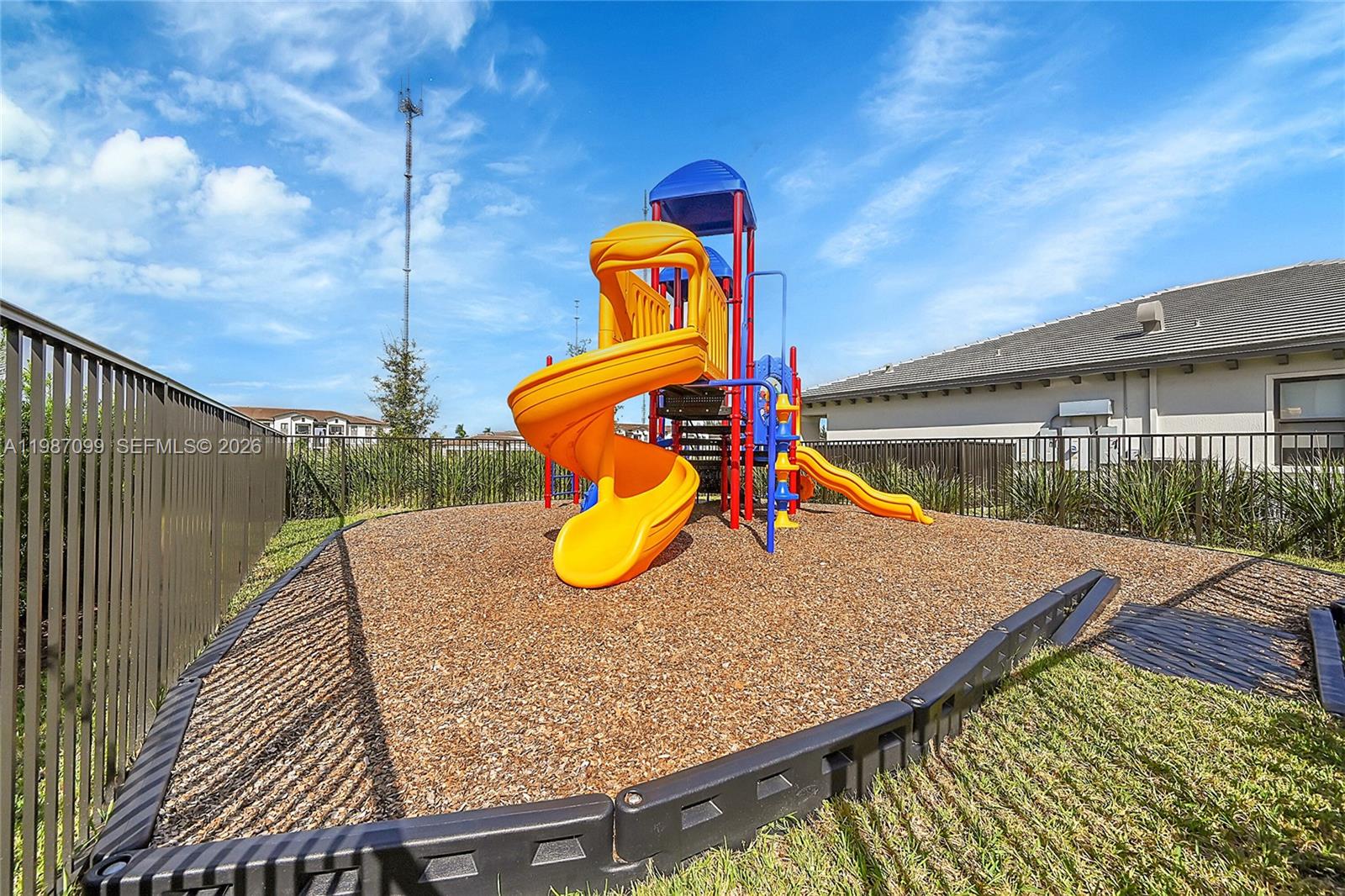 VISTA LAGO - Residential