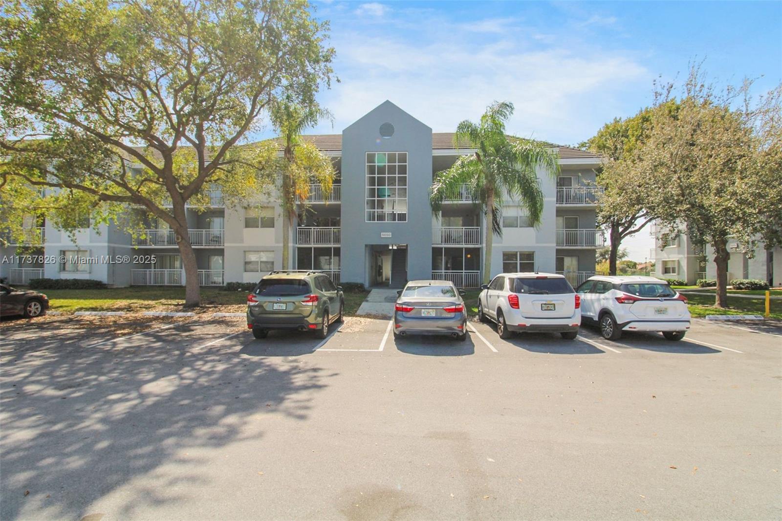 LE CLUB AT OLD CUTLER CON - Residential